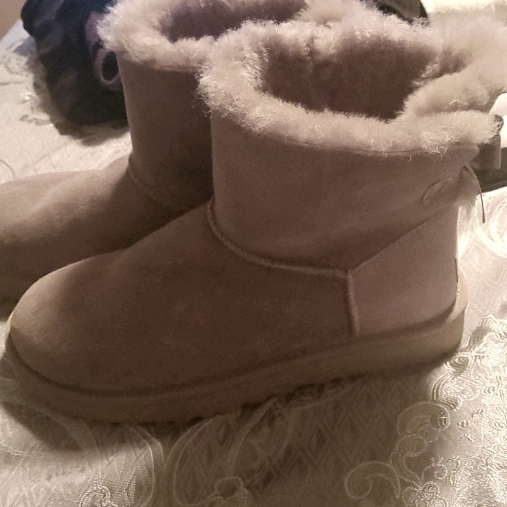 Uggs - image 1